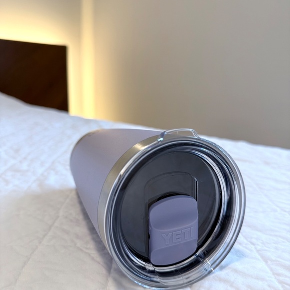 Yeti COSMIC LILAC Rambler 20 oz Tumbler with Matching Magslider Lid - Picture 3 of 3